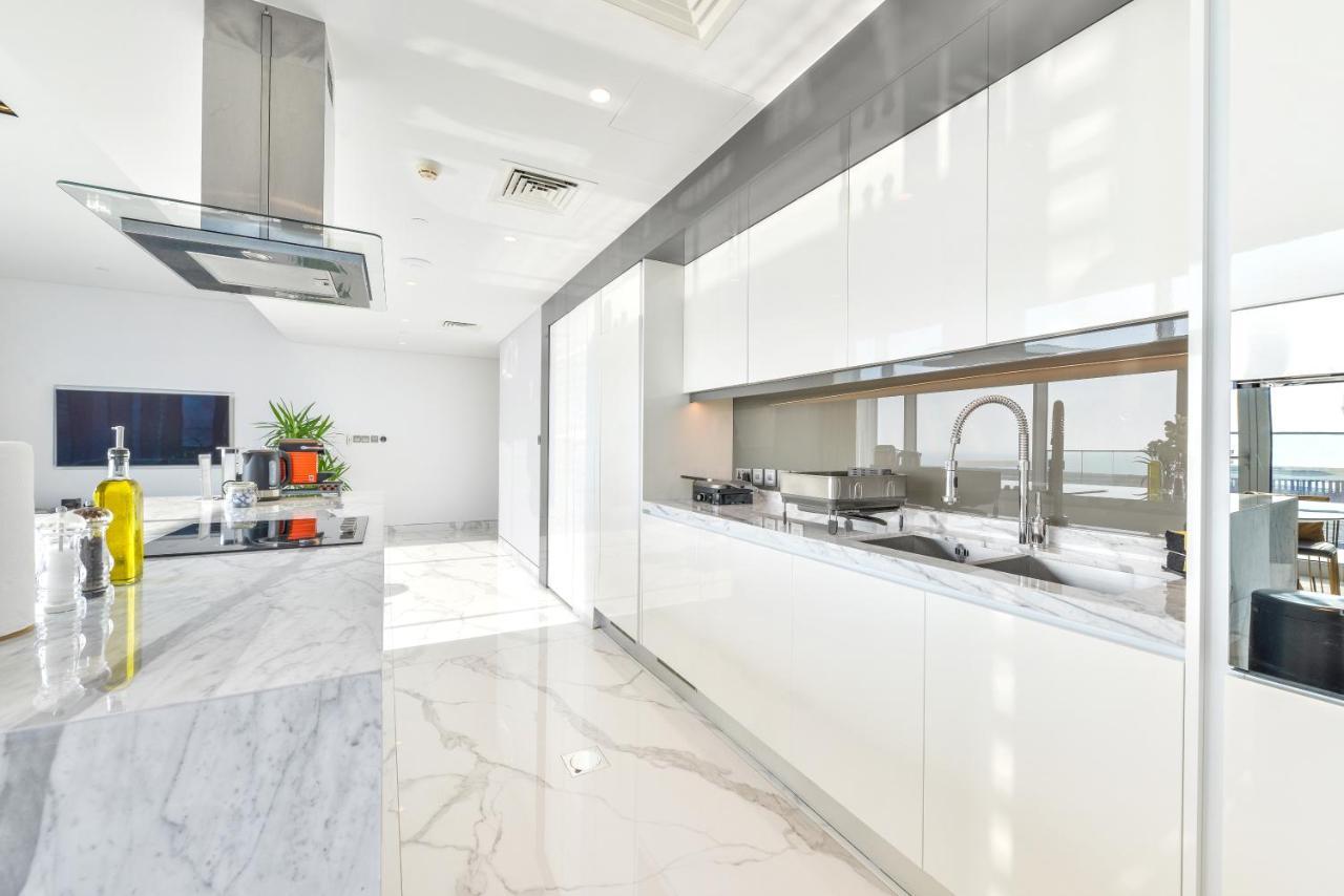 Luxe 3 Bedroom Oceanfront Apartment In The Heart Of Bluewaters Island Dubai Exterior foto
