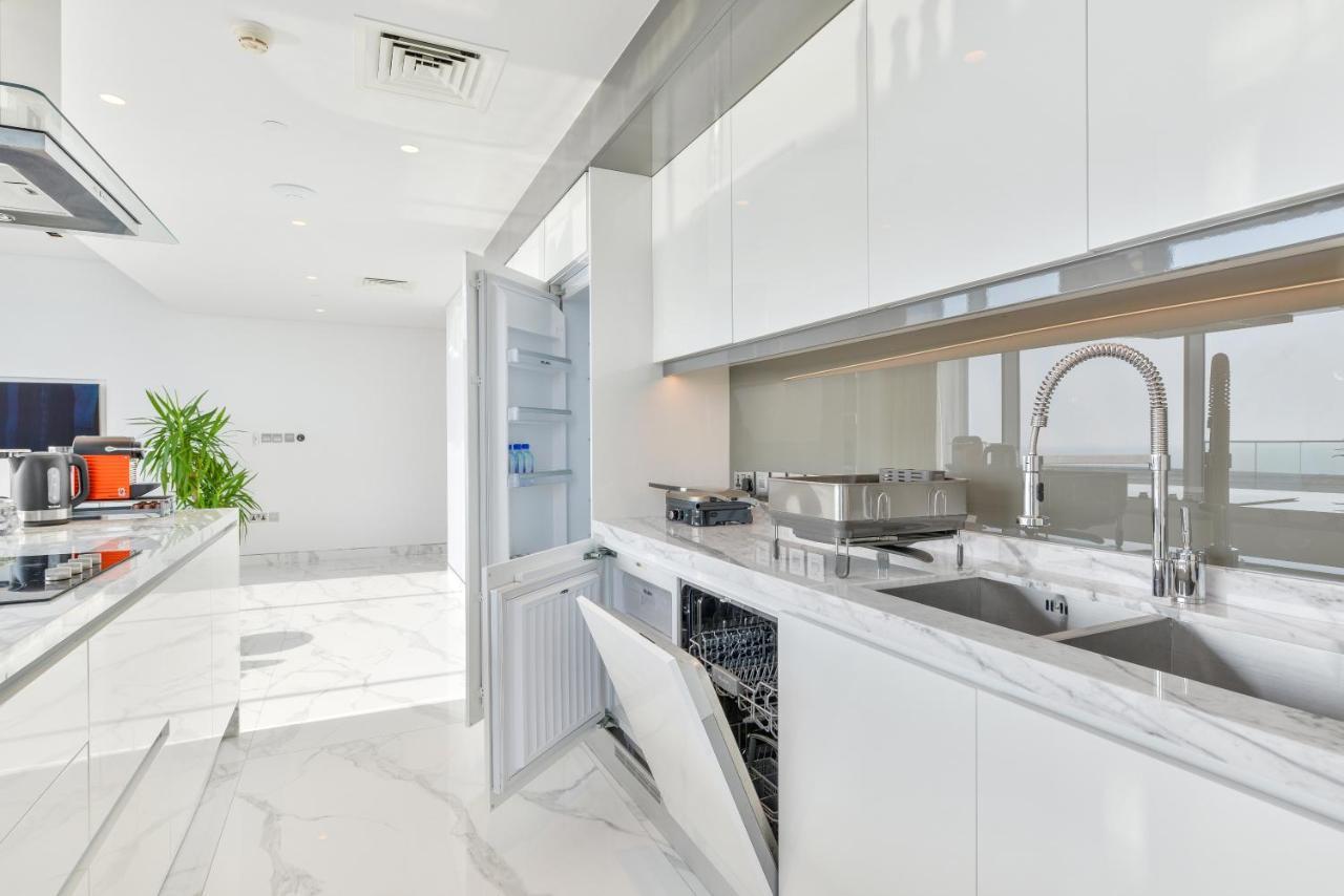 Luxe 3 Bedroom Oceanfront Apartment In The Heart Of Bluewaters Island Dubai Exterior foto